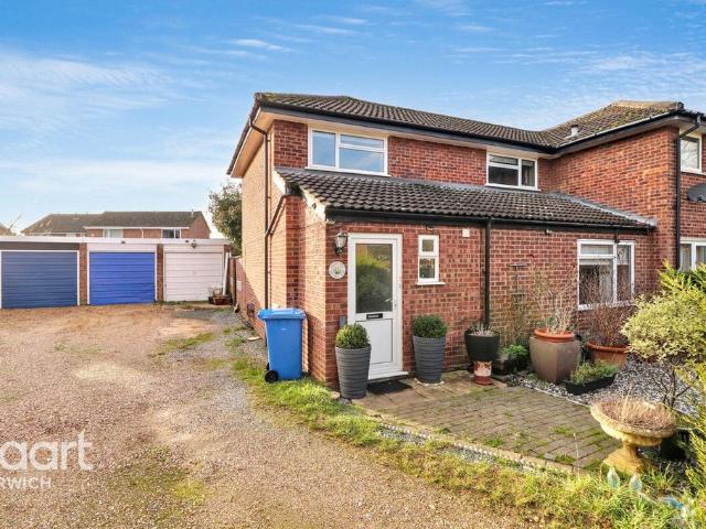 House for sale in Clover Hill, East Bank