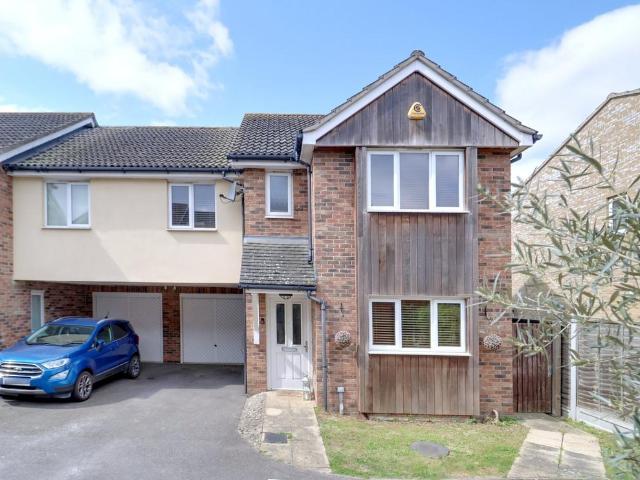 House for sale in Rainham, Greater London