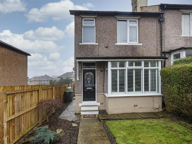 House for sale in Lindley, West Yorkshire