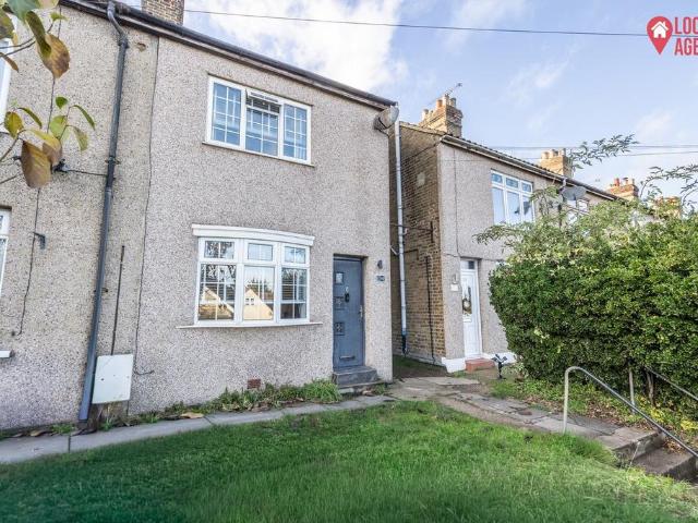 House for sale in Sutton-at-Hone and Hawley, Monks Orchard