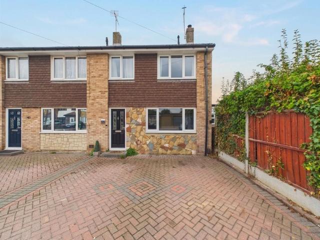 House for sale in Stanford-le-hope, Essex