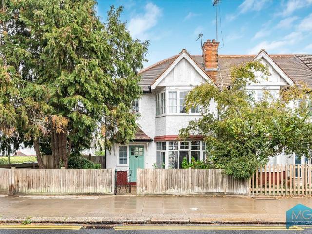 House for sale in Fortis Green, Greater London