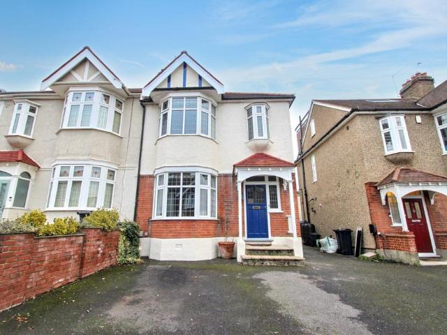 House for sale in Woodford, Greater London