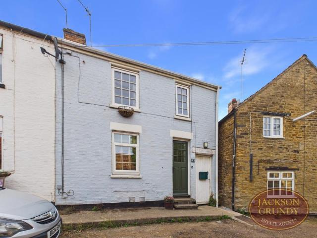House for sale in Moulton