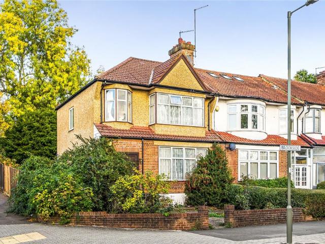 House for sale in Oakleigh Park, Greater London