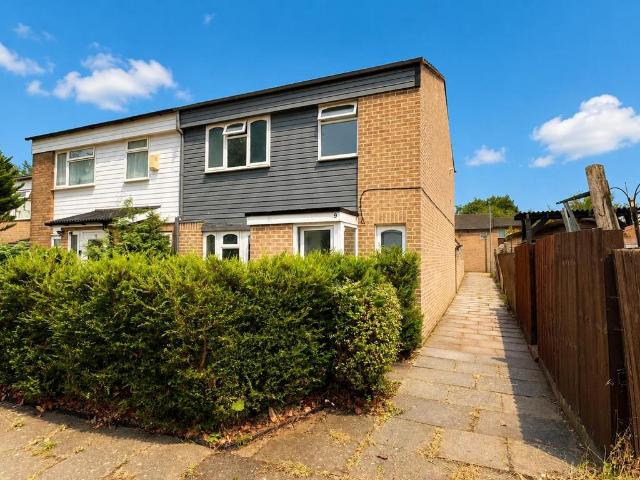 House for sale in Overstone Lodge, Northampton