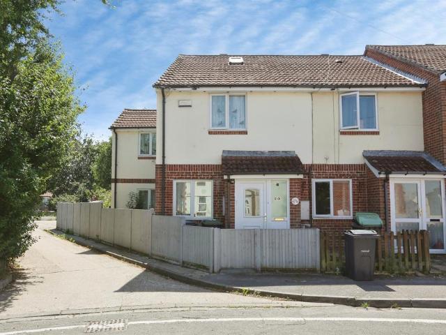 House for sale in Middlecroft, Hampshire