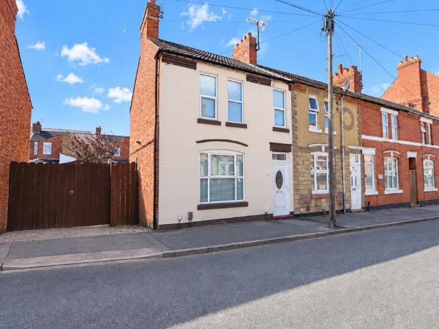 House for sale in Rushden