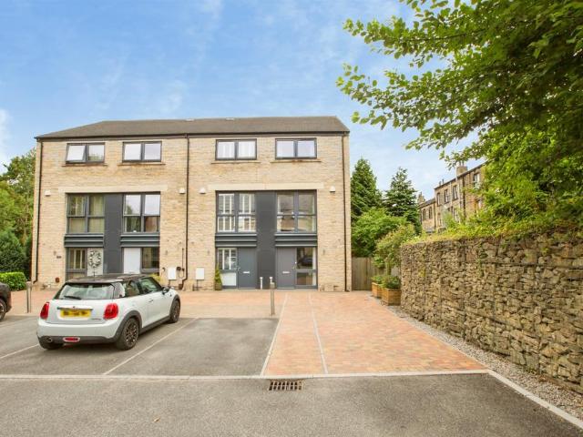House for sale in Ripponden, West Yorkshire