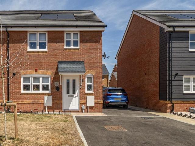 House for sale in Littlecote, West Sussex