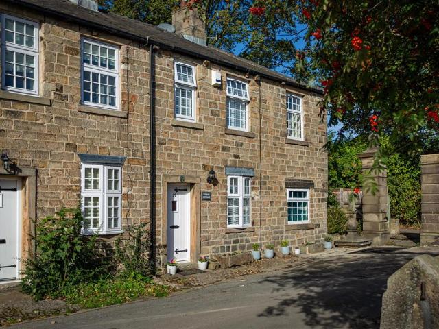 House for sale in Esscroft, Bradford