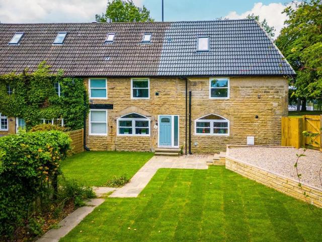 House for sale in Weetwood, West Yorkshire