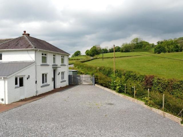 House for sale in Llangyndeyrn, Wales