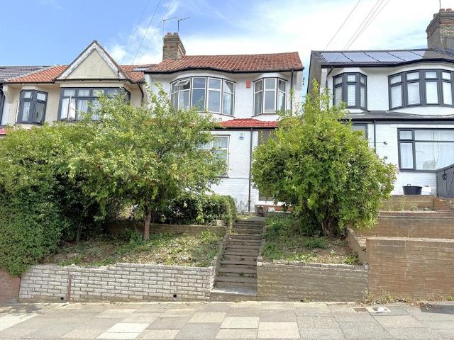 House for sale in East Barnet, Greater London
