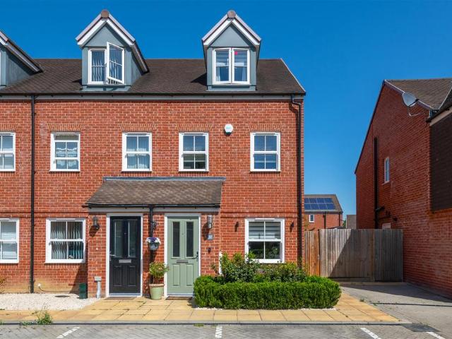 House for sale in Greenfields, Reigate and Banstead