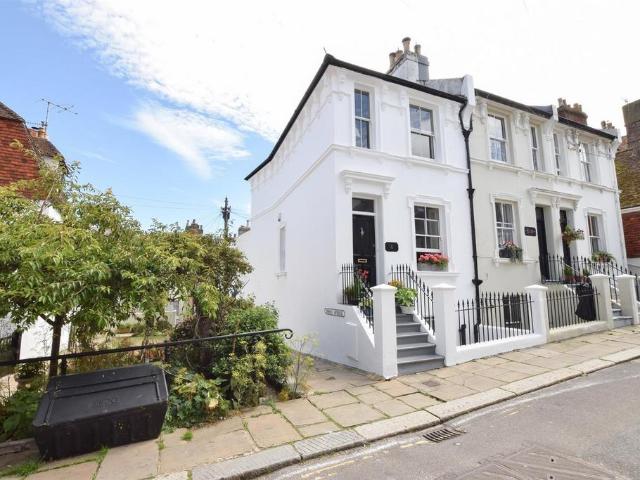 House for sale in Old Town, Guestling Green