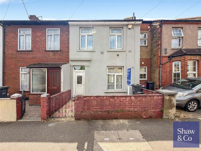 House for sale in London Borough of Hounslow, Greater London