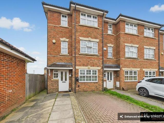 House for sale in Elstree and Borehamwood, Borehamwood
