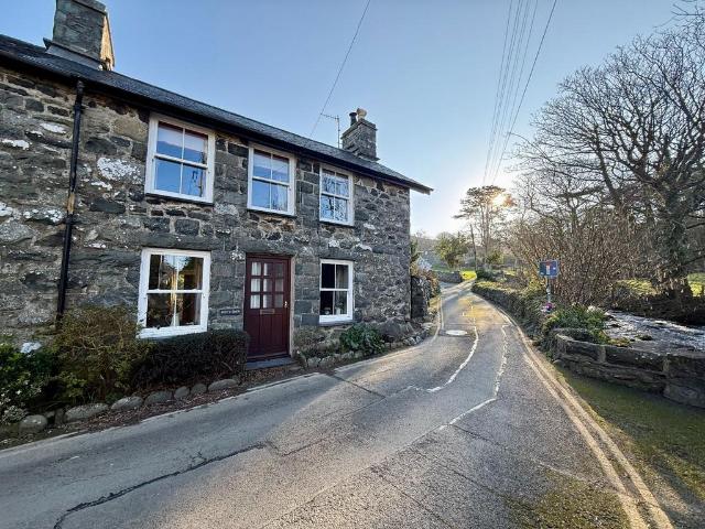 House for sale in Llwyngwril, Wales