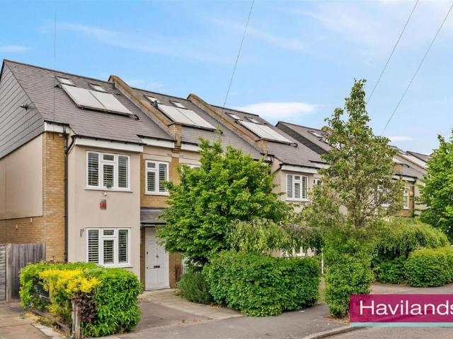 House for sale in Winchmore Hill, Edmonton