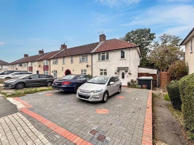 House for sale in Burnt Oak, Greater London