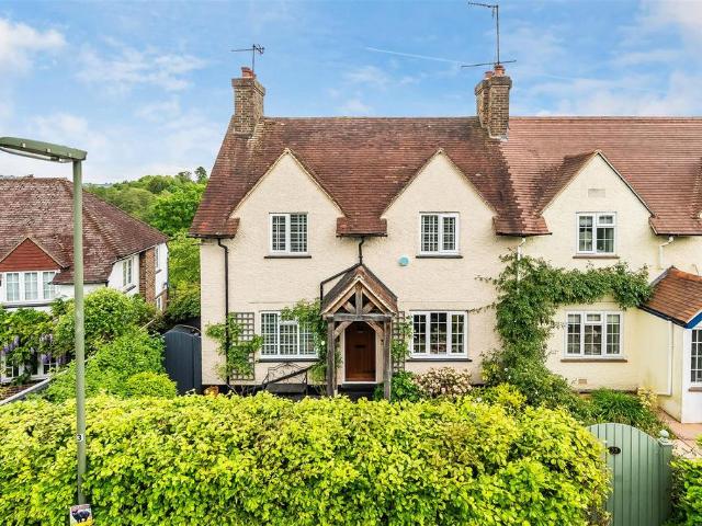 House for sale in Oxted, Hillview