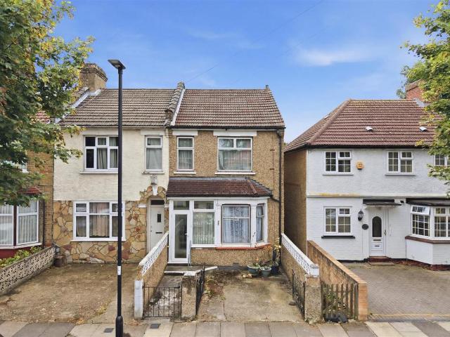 House for sale in Freezywater, Greater London