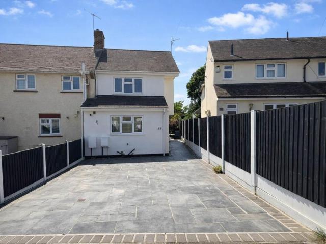 House for sale in Pilgrims' Hatch, Navestock Side
