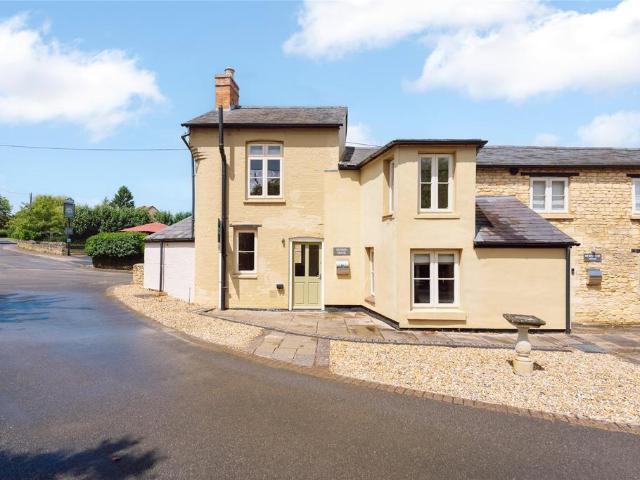 House for sale in Cosgrove