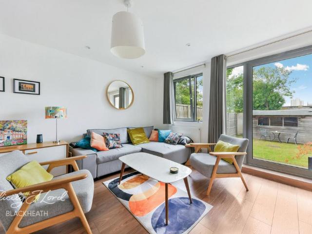 House for sale in Charlton Riverside, Greater London