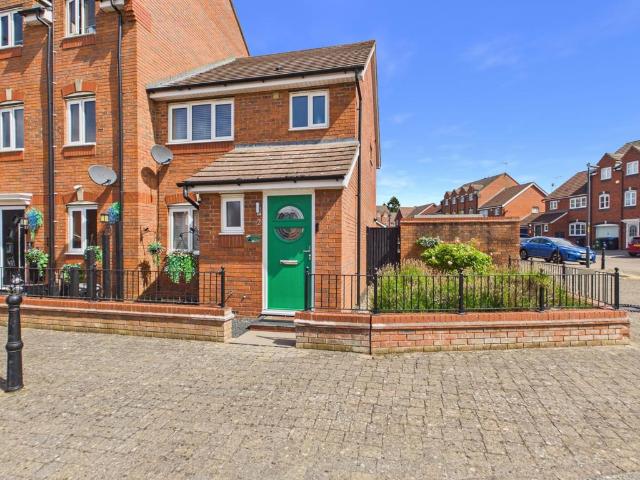 House for sale in Warwick Gates, Green Close