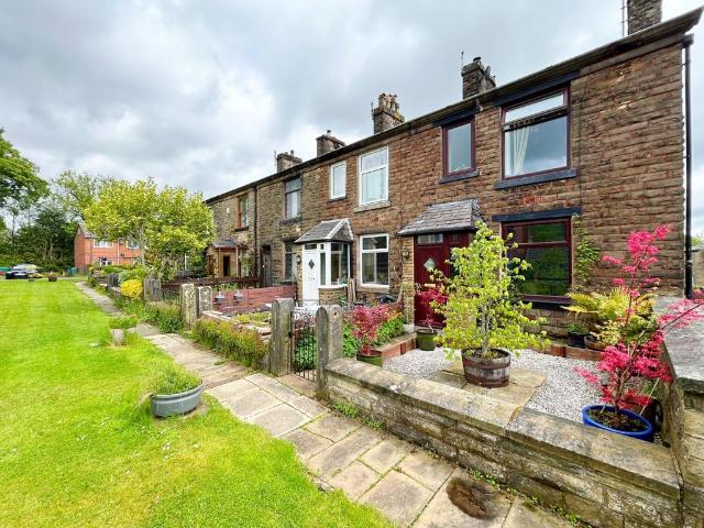 House for sale in Kirklees, Bury