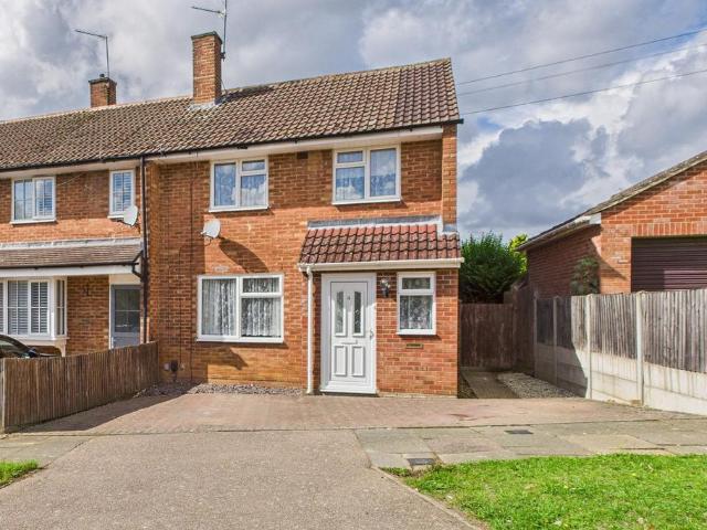 House for sale in Bennetts End, Pouchen End