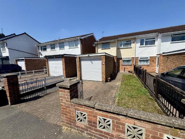 House for sale in Spring Park, Luton