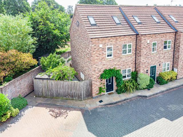 House for sale in Holgate, High Field