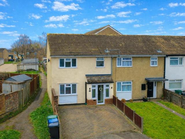 House for sale in Highfield, Pouchen End