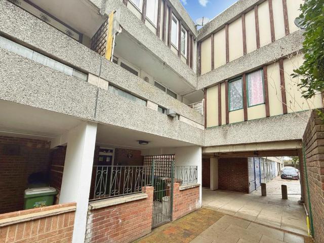 House for sale in Southmere, Greater London