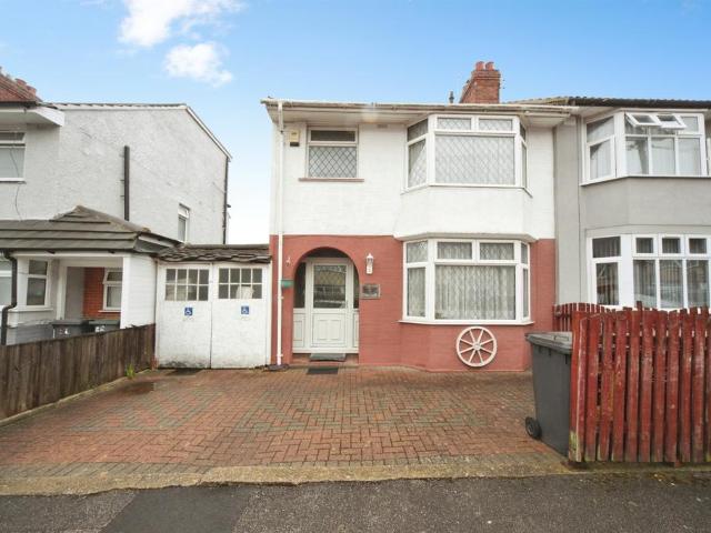 House for sale in Spring Park, Luton