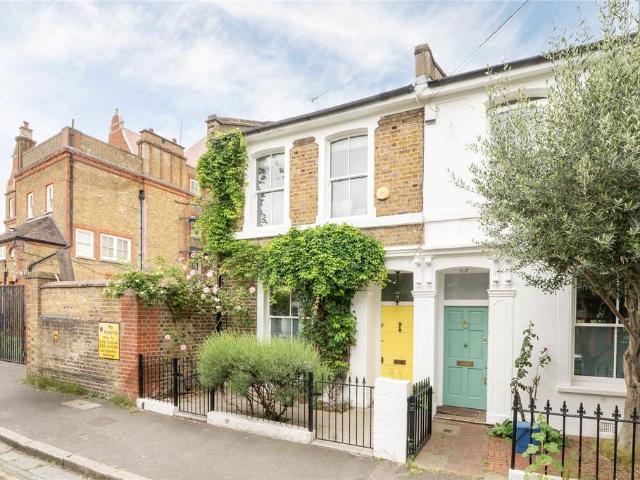 House for sale in Shacklewell, Greater London