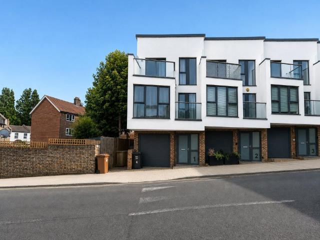 House for sale in London Borough of Lewisham, Greater London