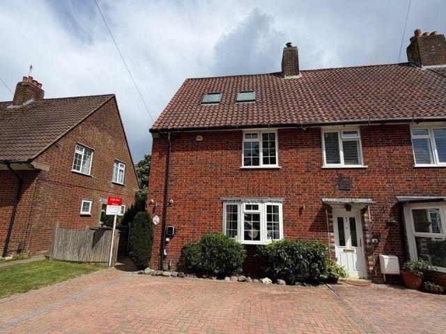 House for sale in Walton On The Hill, Red Hill
