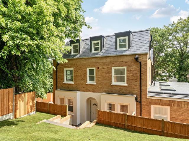 House for sale in Plumstead, Greater London