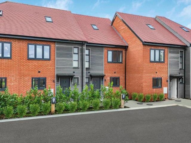 House for sale in Perryfields, West Sussex