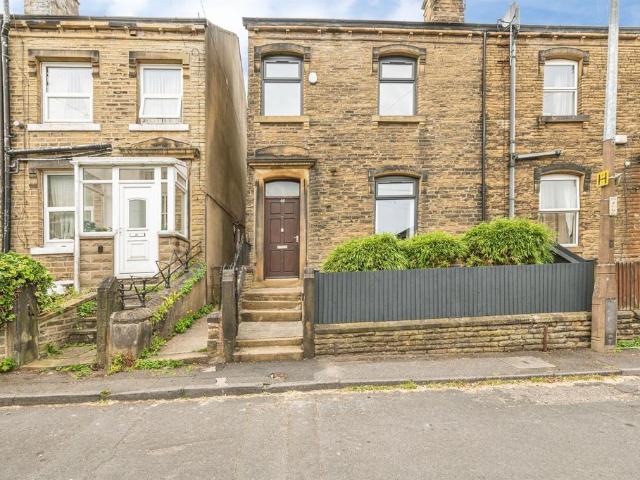 House for sale in Milnsbridge, West Yorkshire