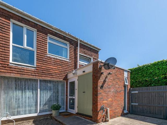 House for sale in Woodhatch, Red Hill