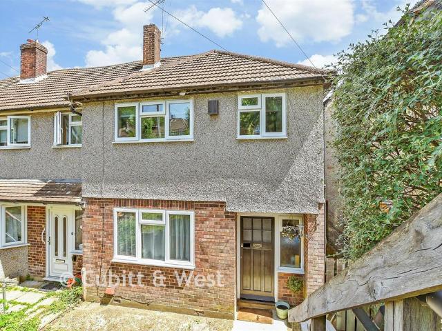 House for sale in Caterham on the Hill, Hillview