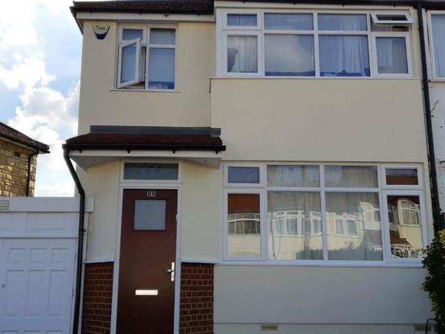 House for sale in South Stanmore, Greater London