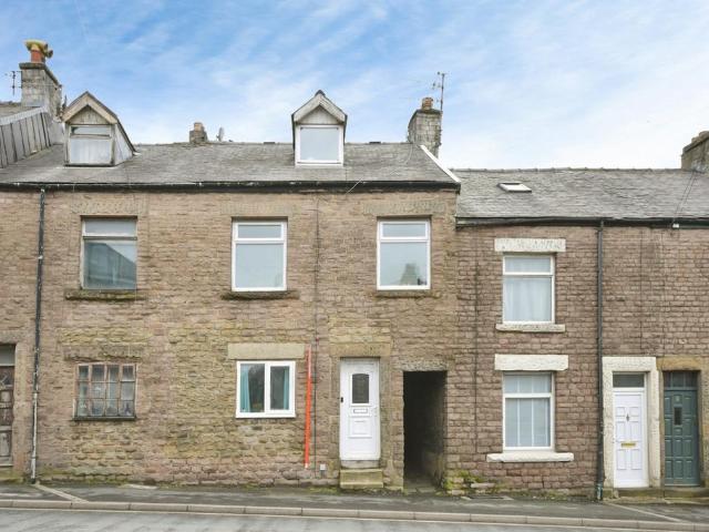 House for sale in Charlesworth, East Midlands