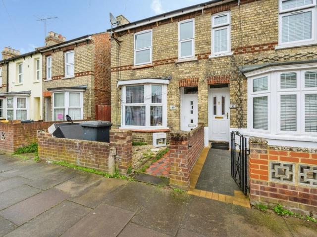 House for sale in Queens Park, Bedford