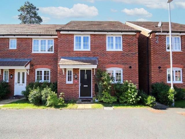House for sale in Cuddington, Cheshire